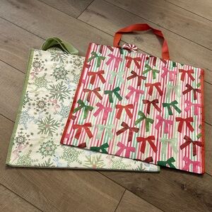 Homegoods TJMaxx Marshalls Christmas Bow & Snowflake Tote Bags Set of 2 NWT